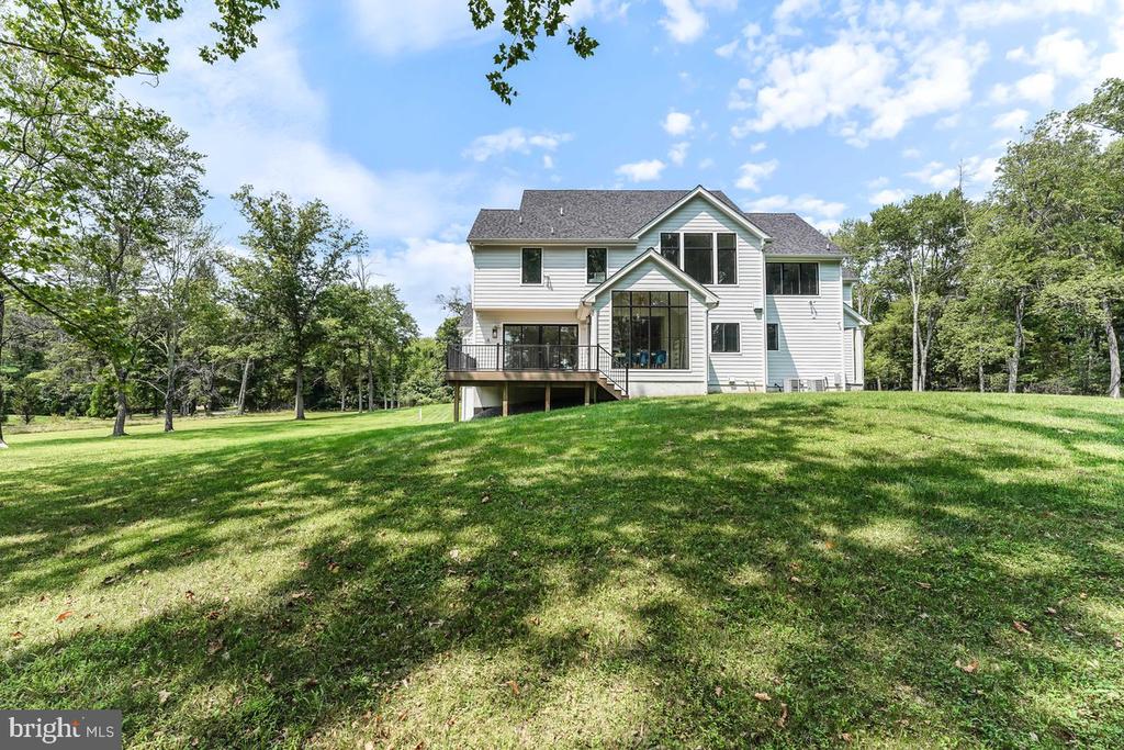 6 Evergreen Ln