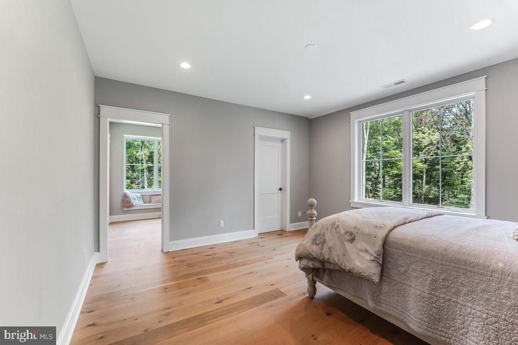6 Evergreen Ln