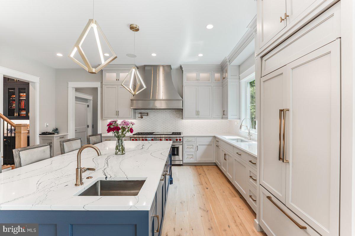 6 Evergreen Ln
