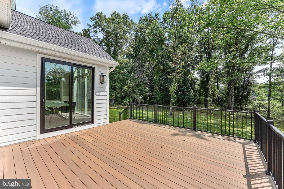 6 Evergreen Ln
