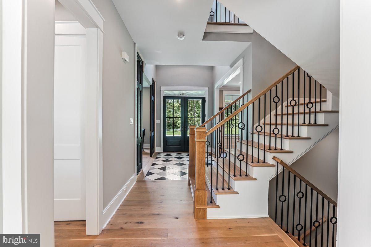 6 Evergreen Ln