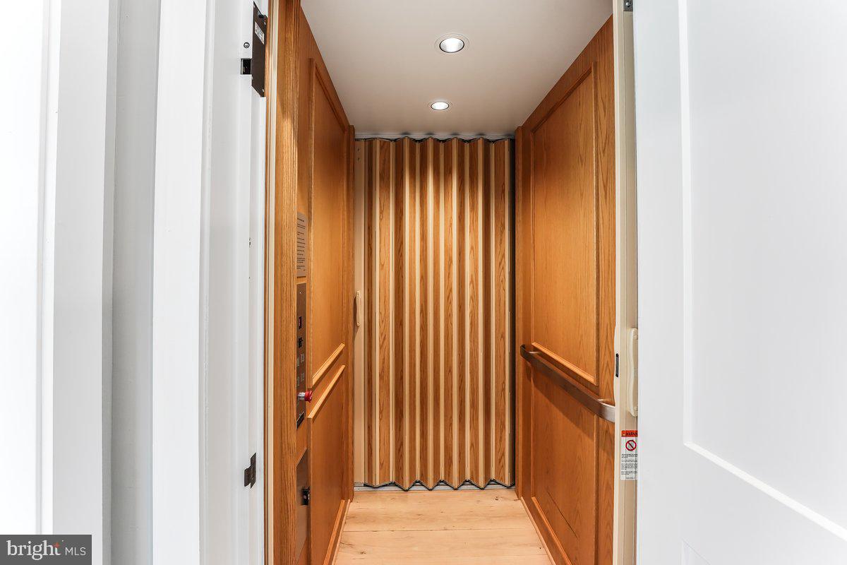6 Evergreen Ln