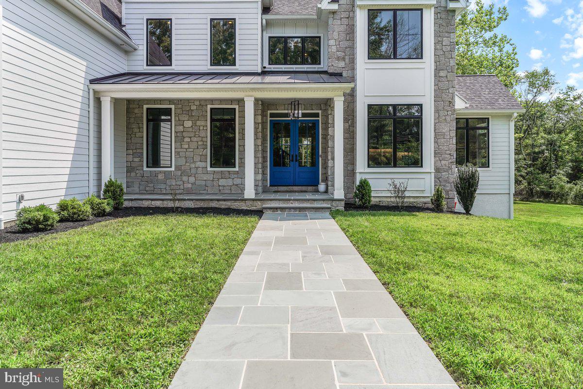 6 Evergreen Ln