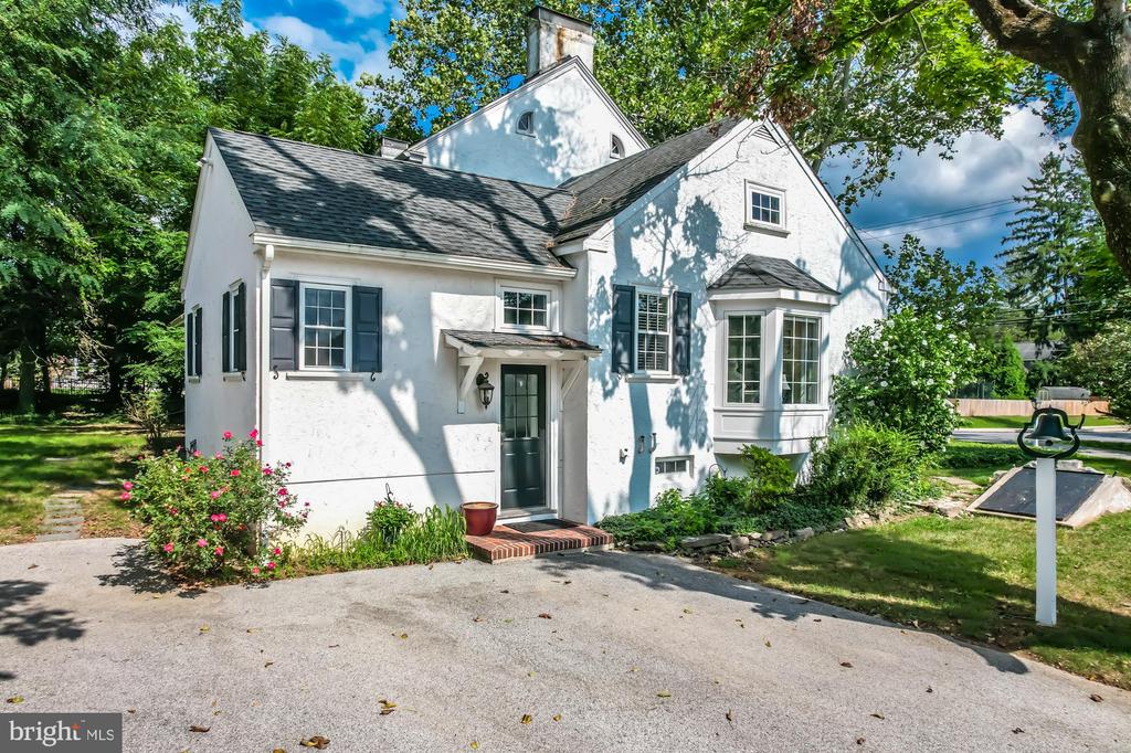 978 W Conestoga Rd