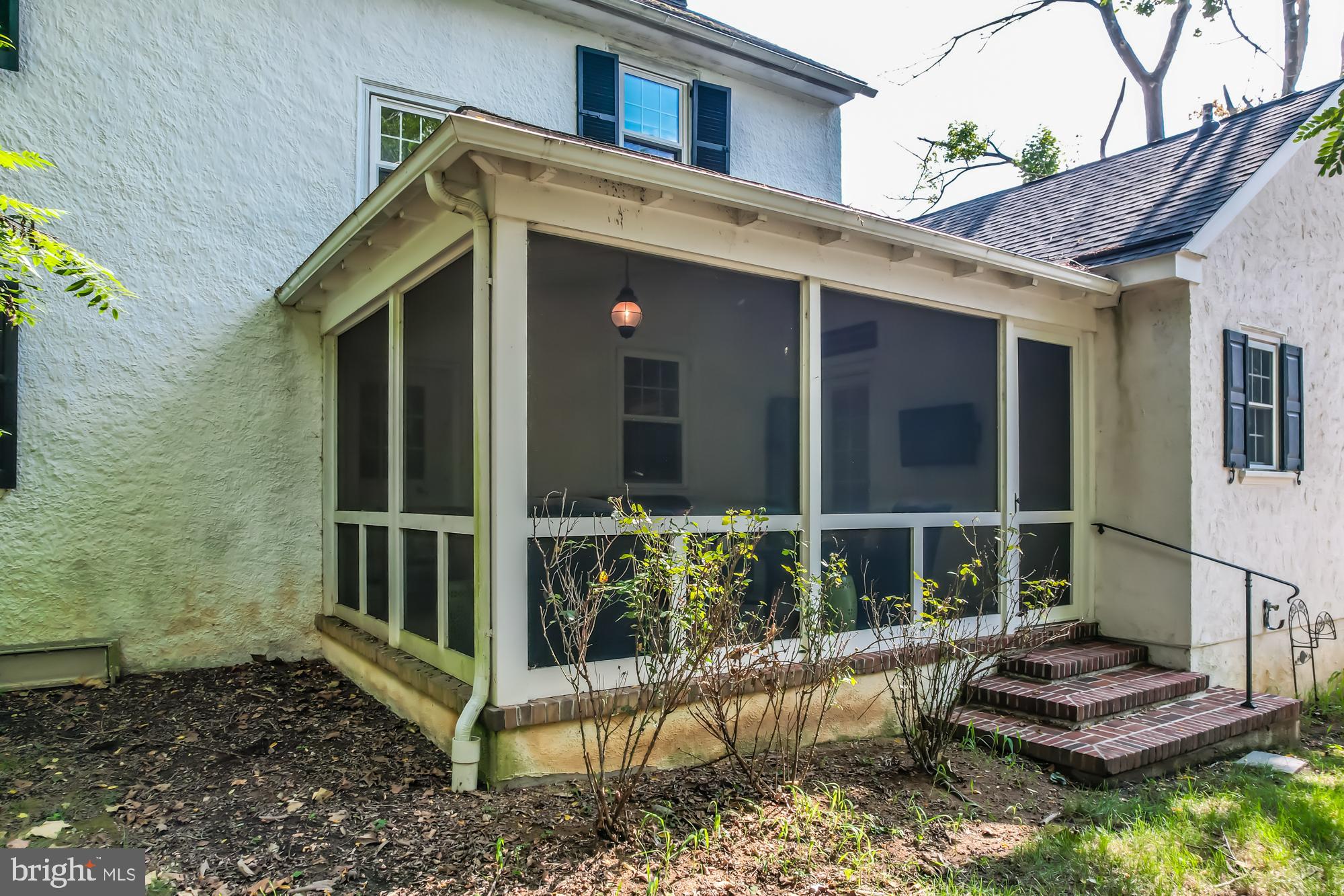 978 W Conestoga Rd