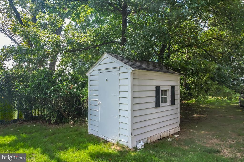 978 W Conestoga Rd