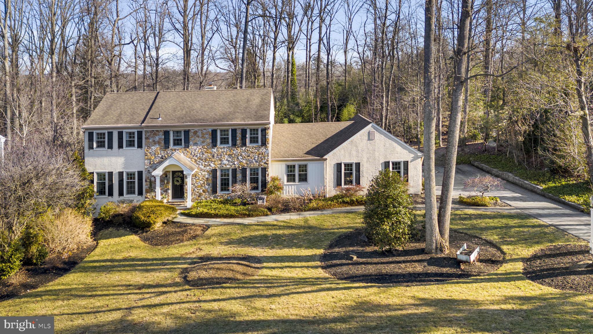 807 Llanelly Ln