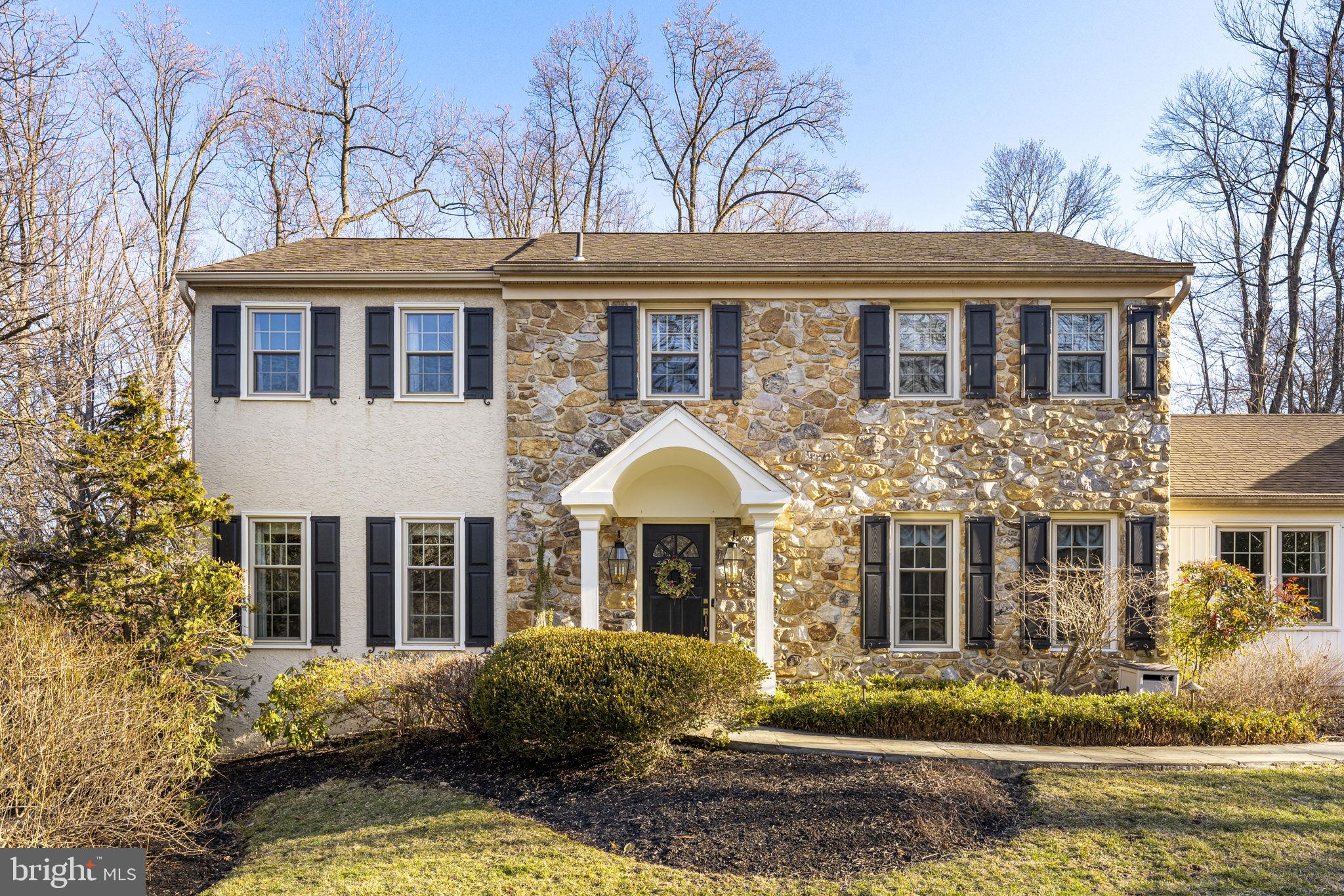 807 Llanelly Ln