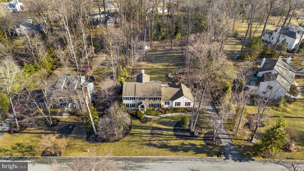 807 Llanelly Ln