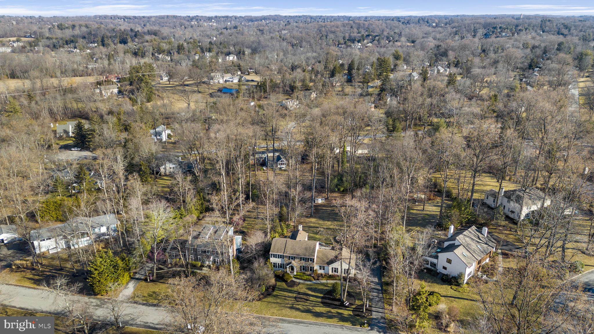 807 Llanelly Ln