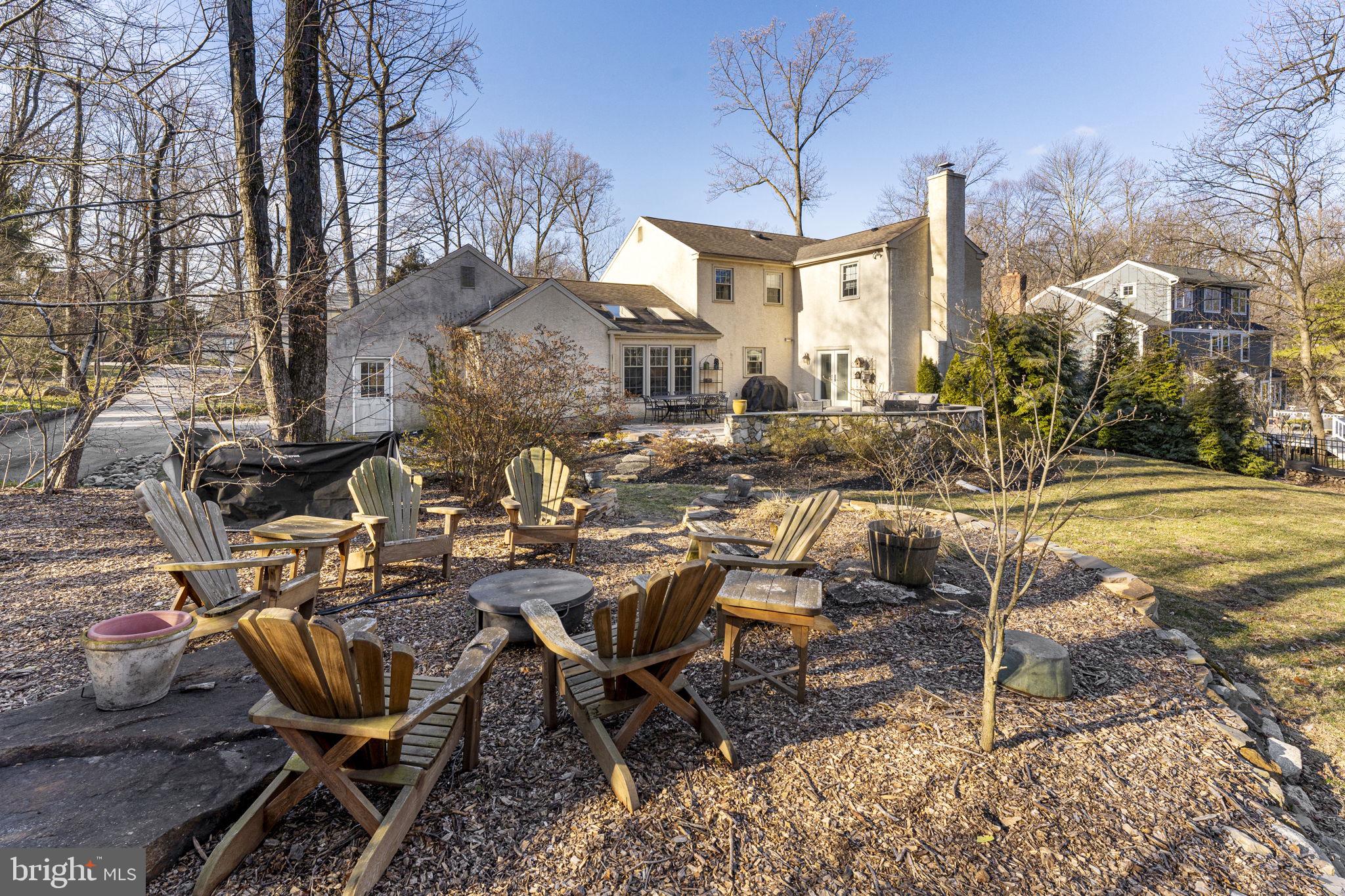 807 Llanelly Ln