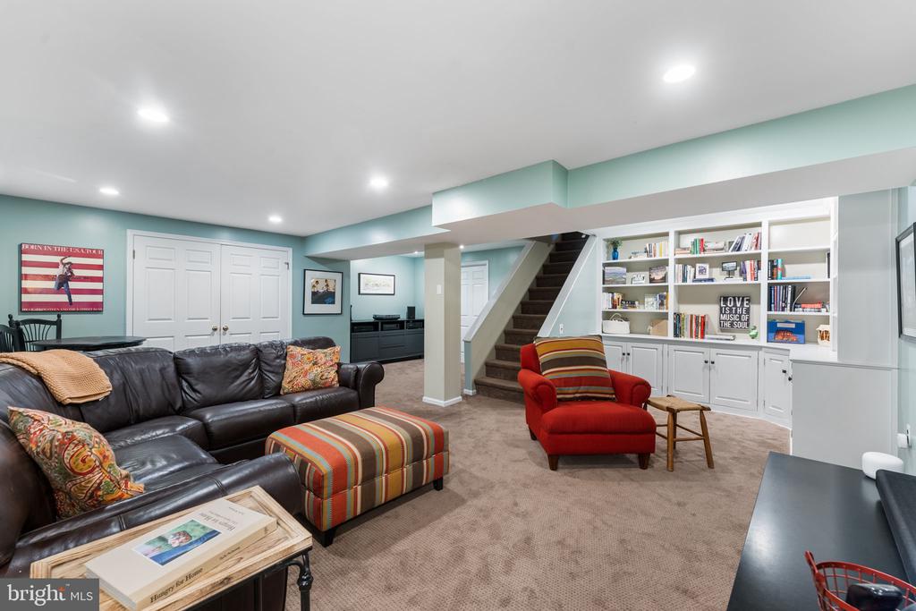 807 Llanelly Ln
