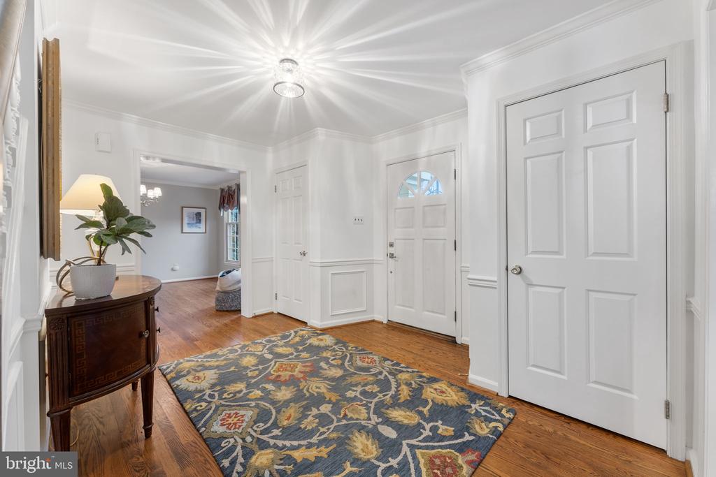 807 Llanelly Ln