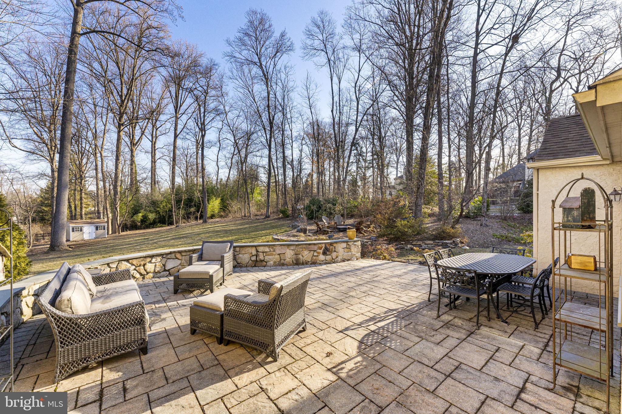 807 Llanelly Ln