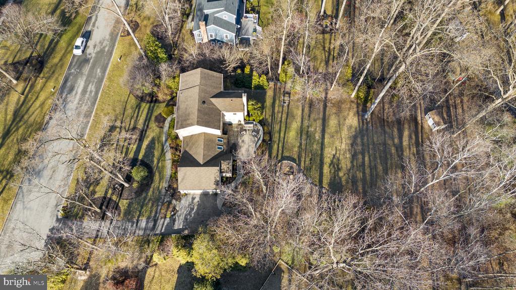 807 Llanelly Ln