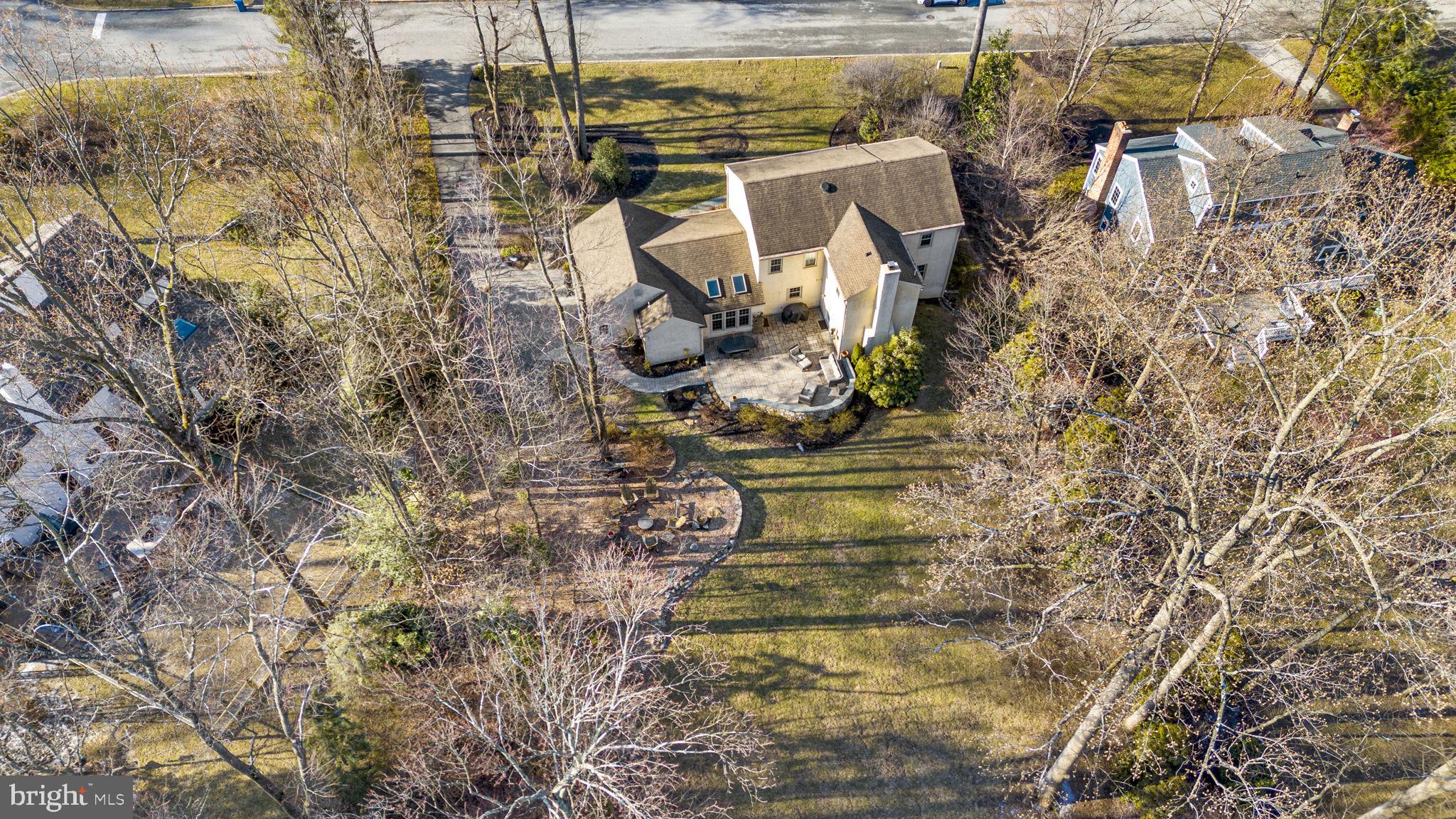 807 Llanelly Ln