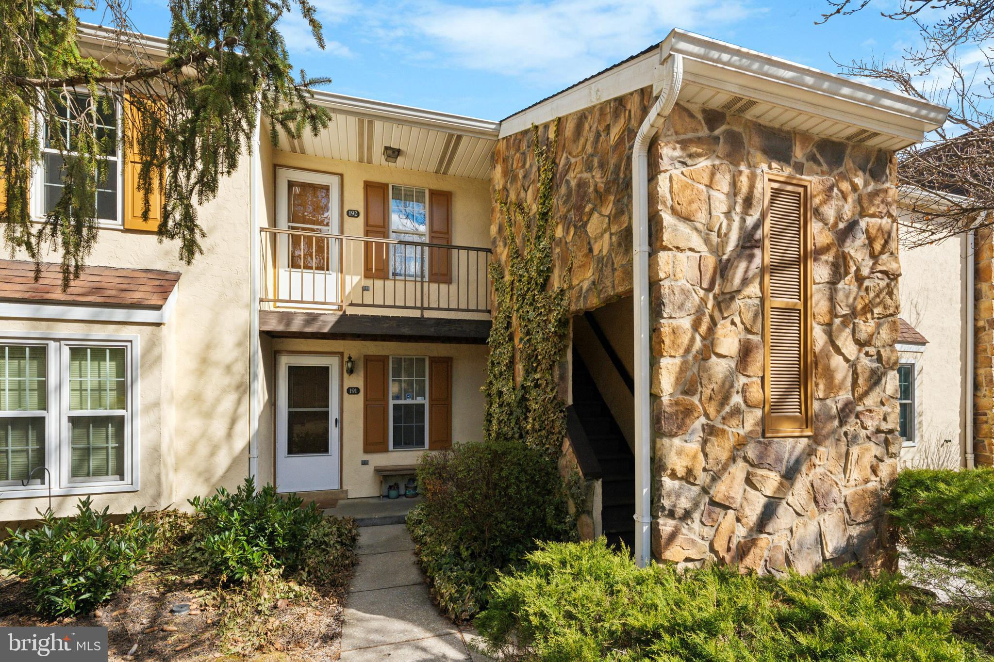 192 Valley Stream Ln