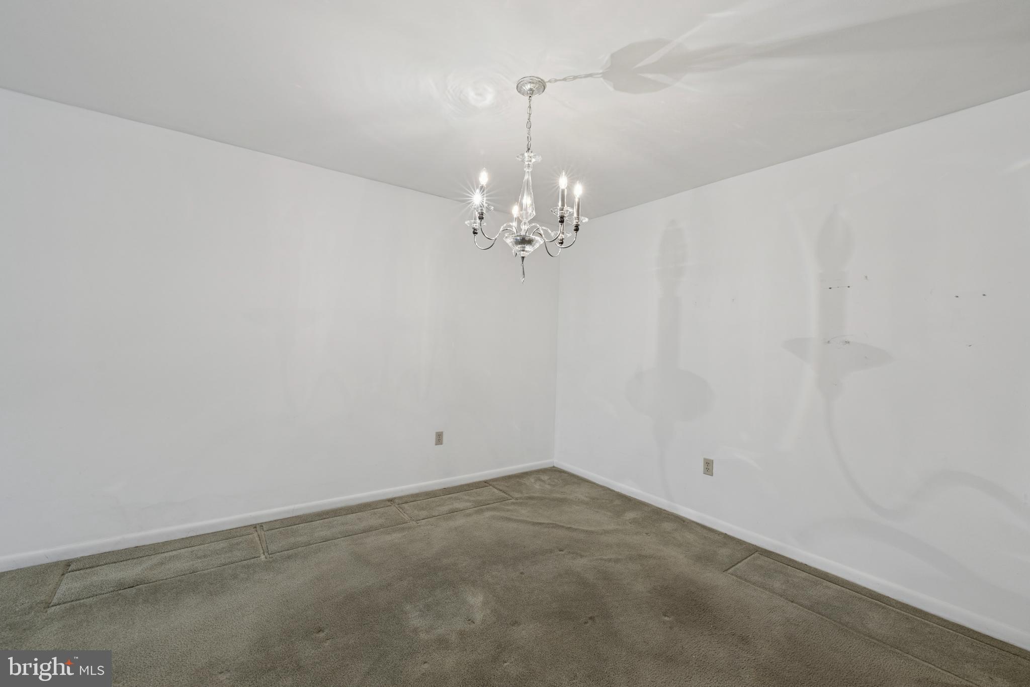 192 Valley Stream Ln