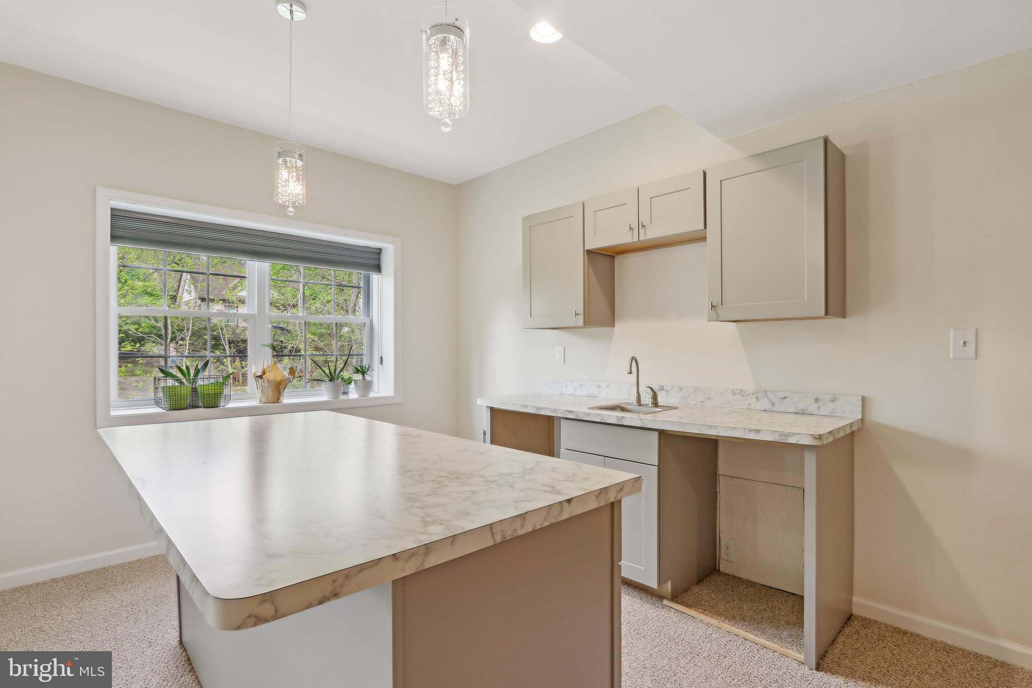 10 E Central Ave