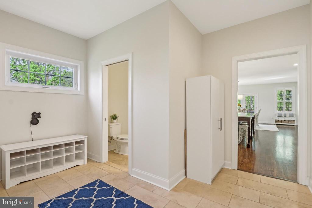 10 E Central Ave