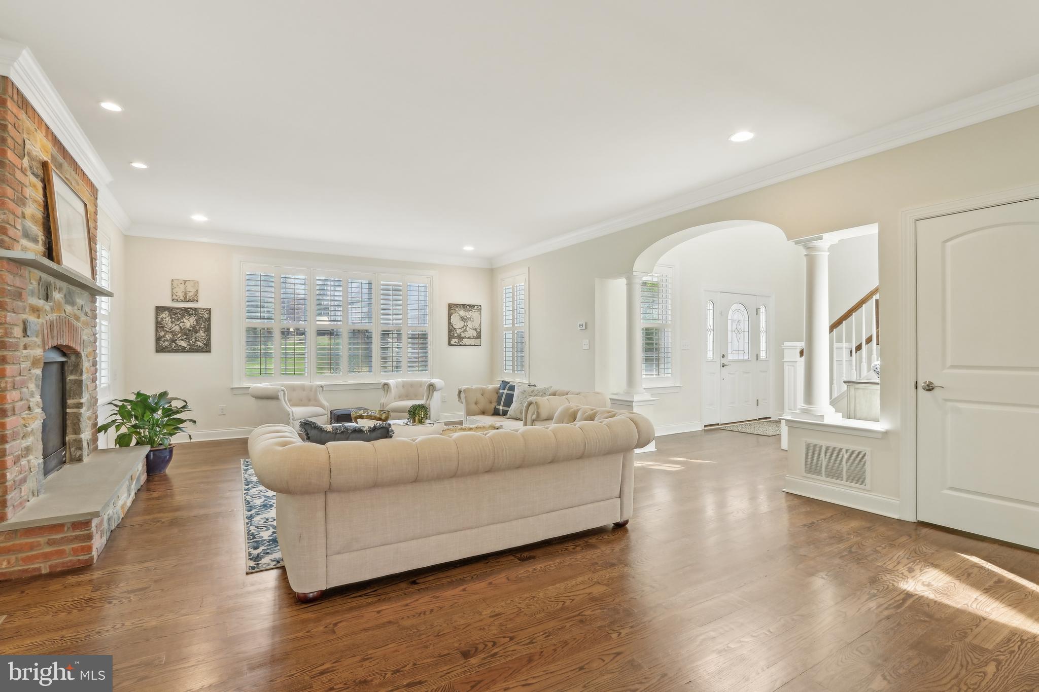 10 E Central Ave