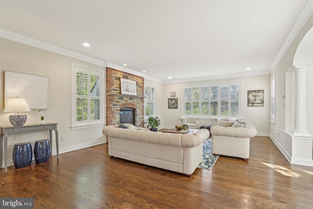 10 E Central Ave