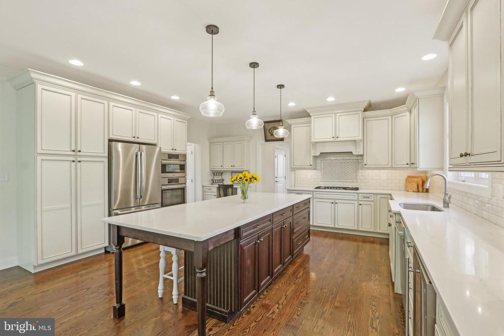 10 E Central Ave