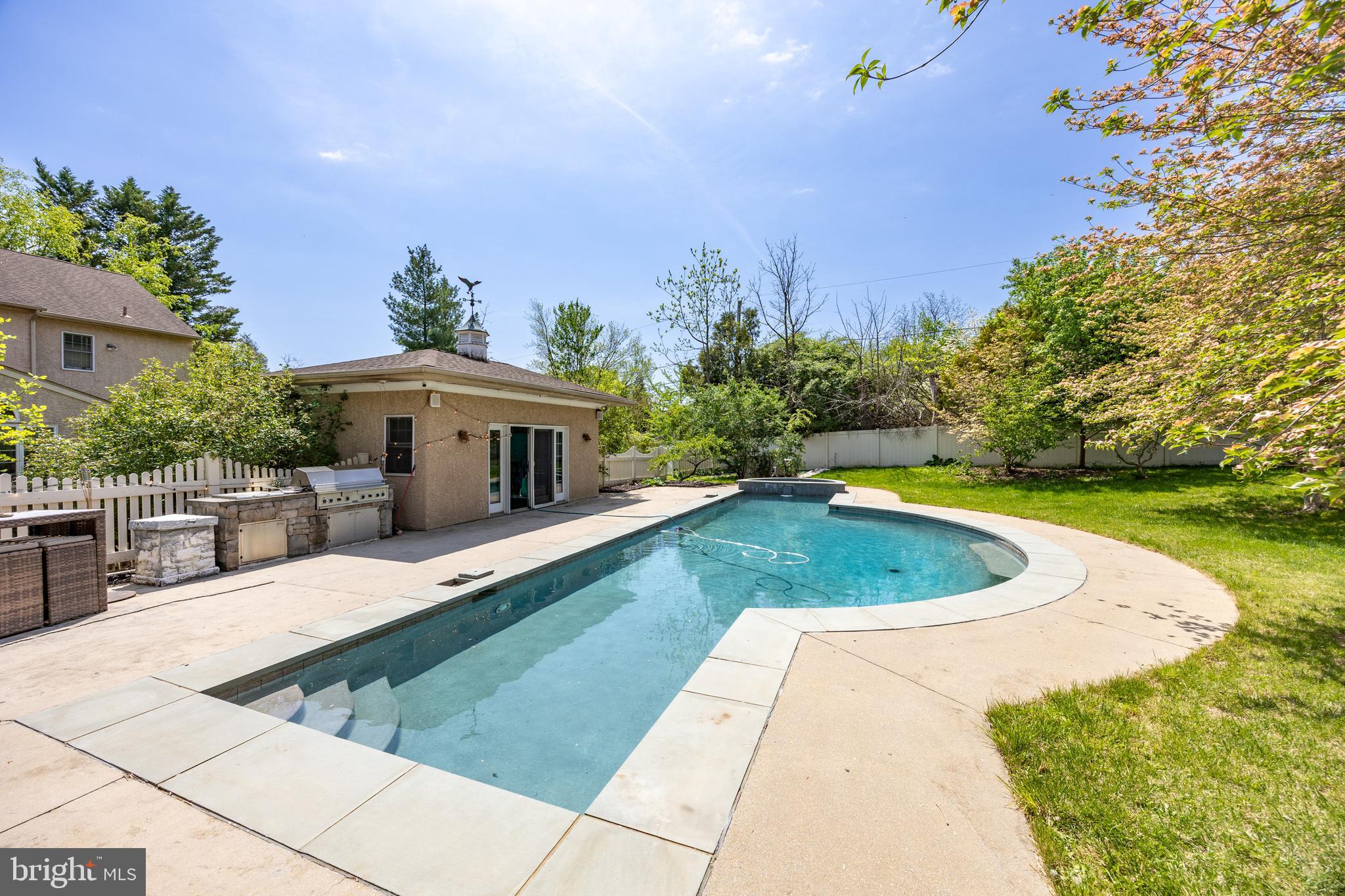 301 Bell Ct