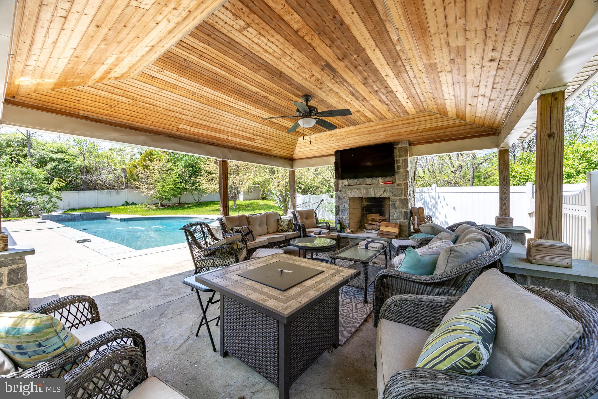 301 Bell Ct