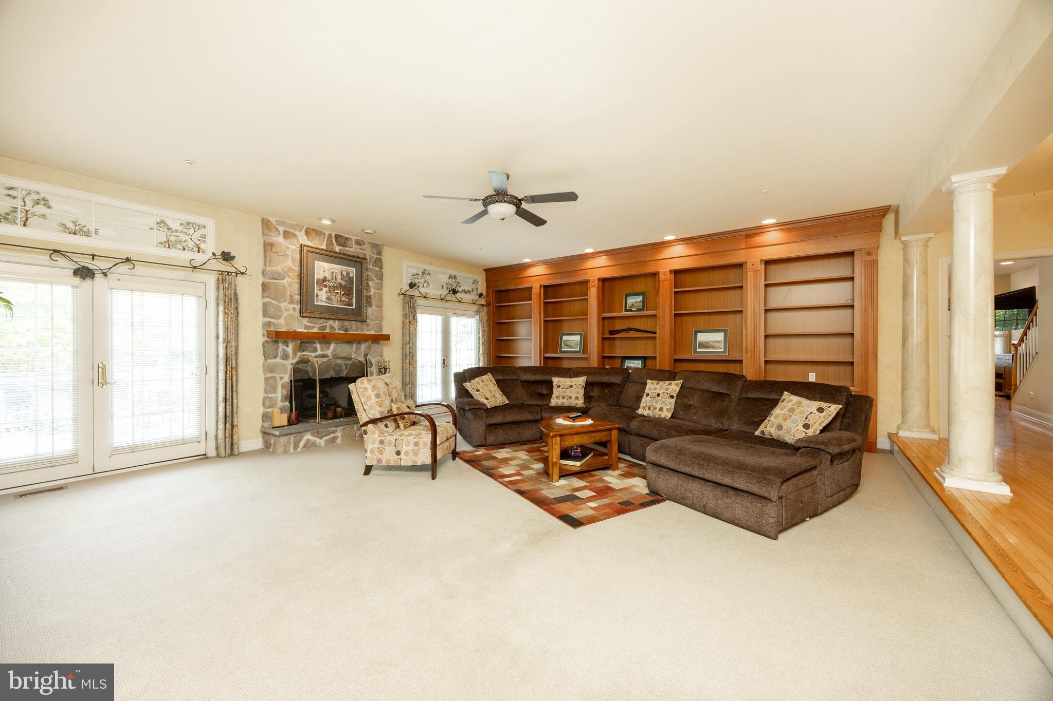 301 Bell Ct