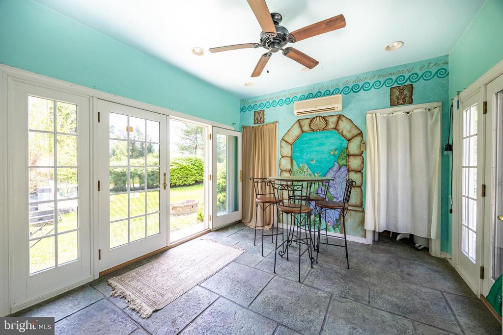 301 Bell Ct