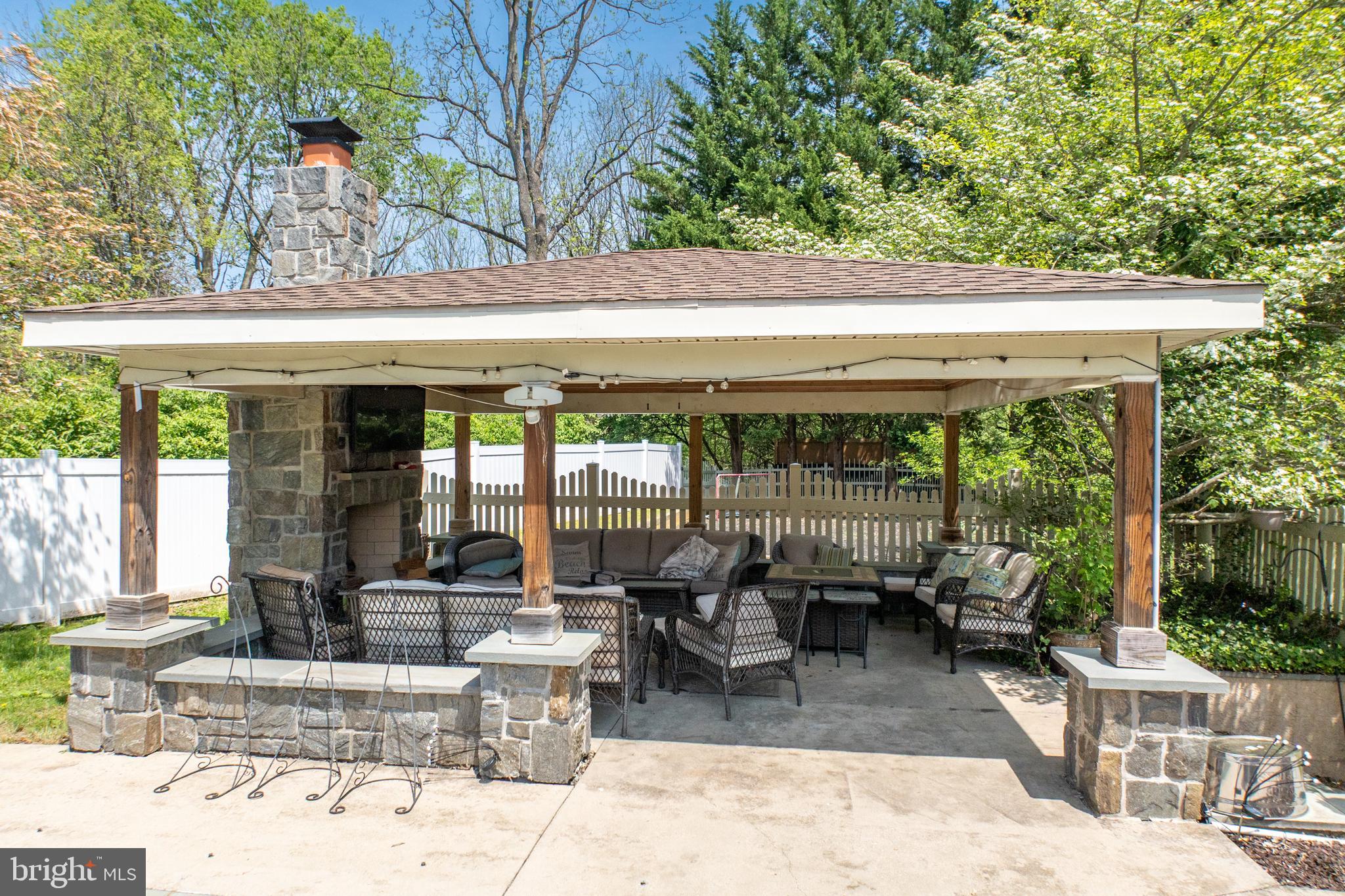 301 Bell Ct
