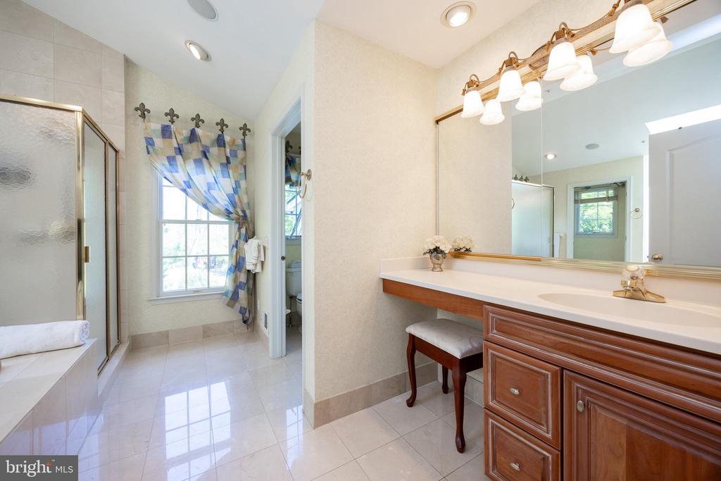 301 Bell Ct