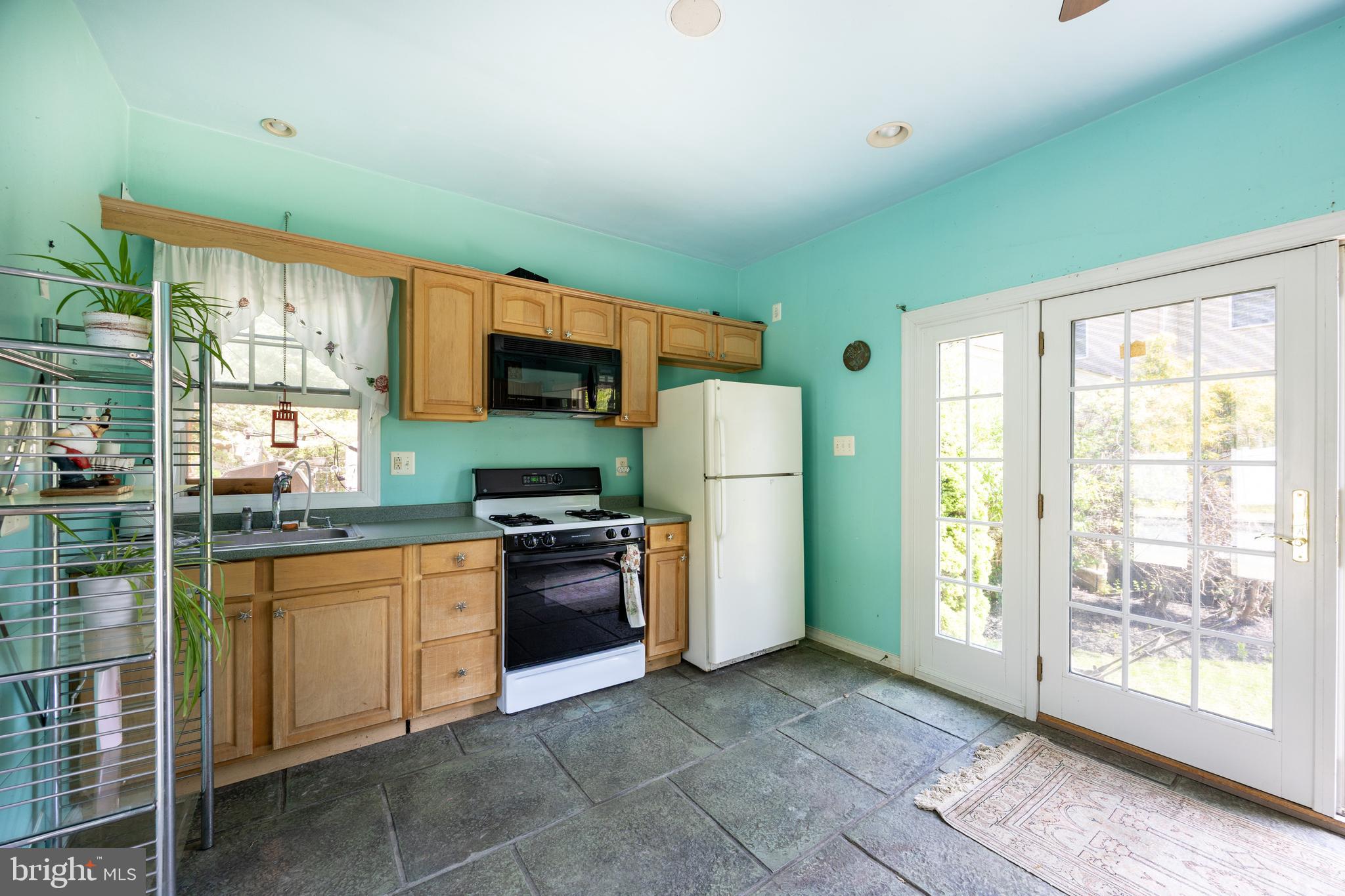 301 Bell Ct