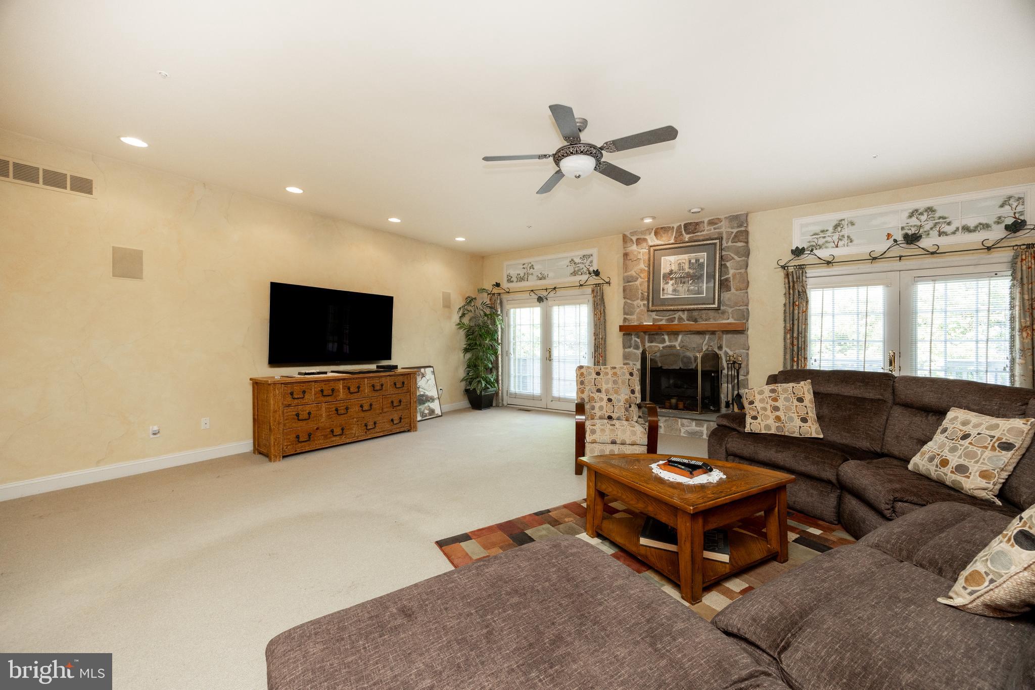 301 Bell Ct
