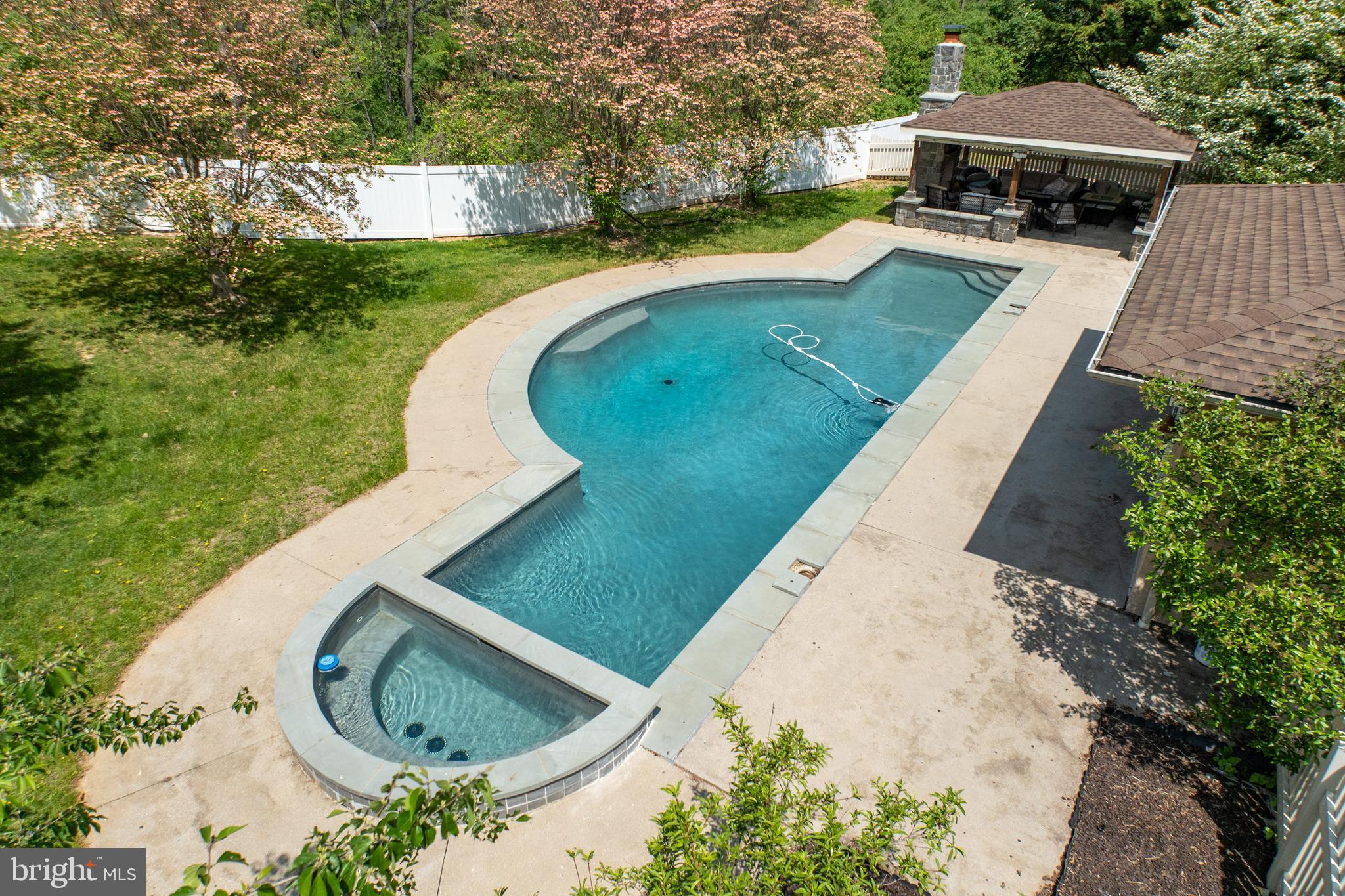 301 Bell Ct