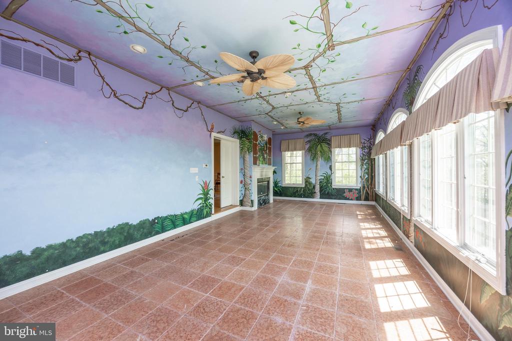 301 Bell Ct