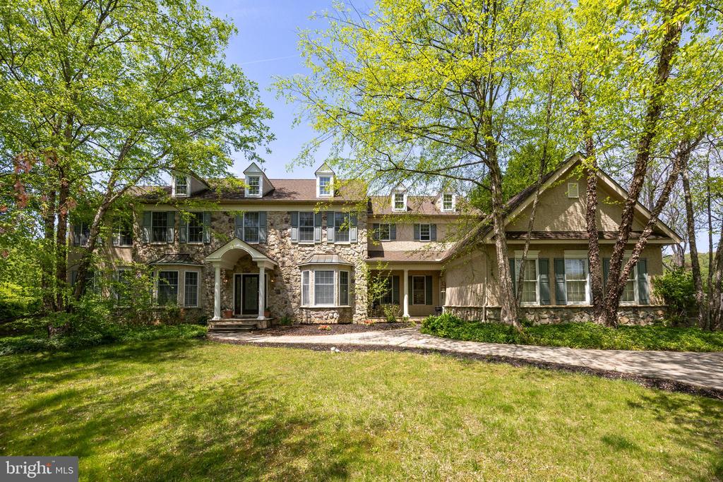 301 Bell Ct