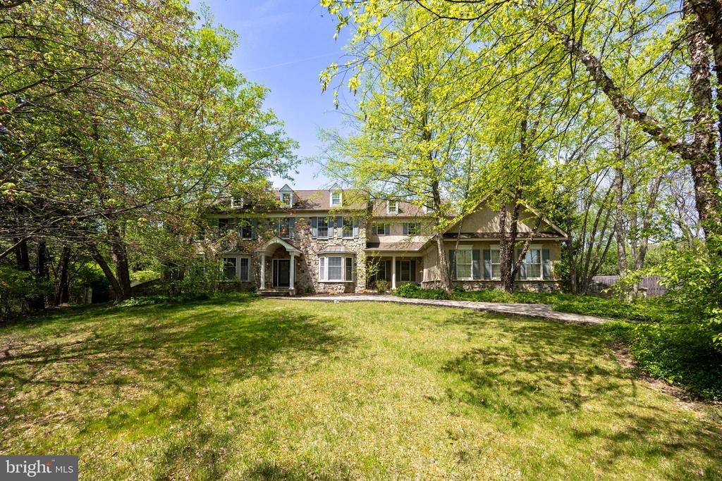 301 Bell Ct