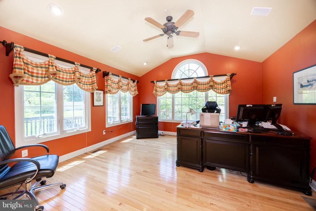 301 Bell Ct