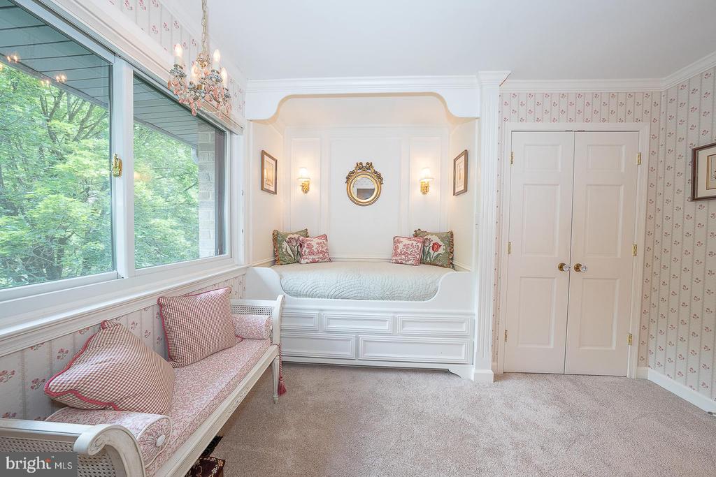 526 FOXWOOD LANE