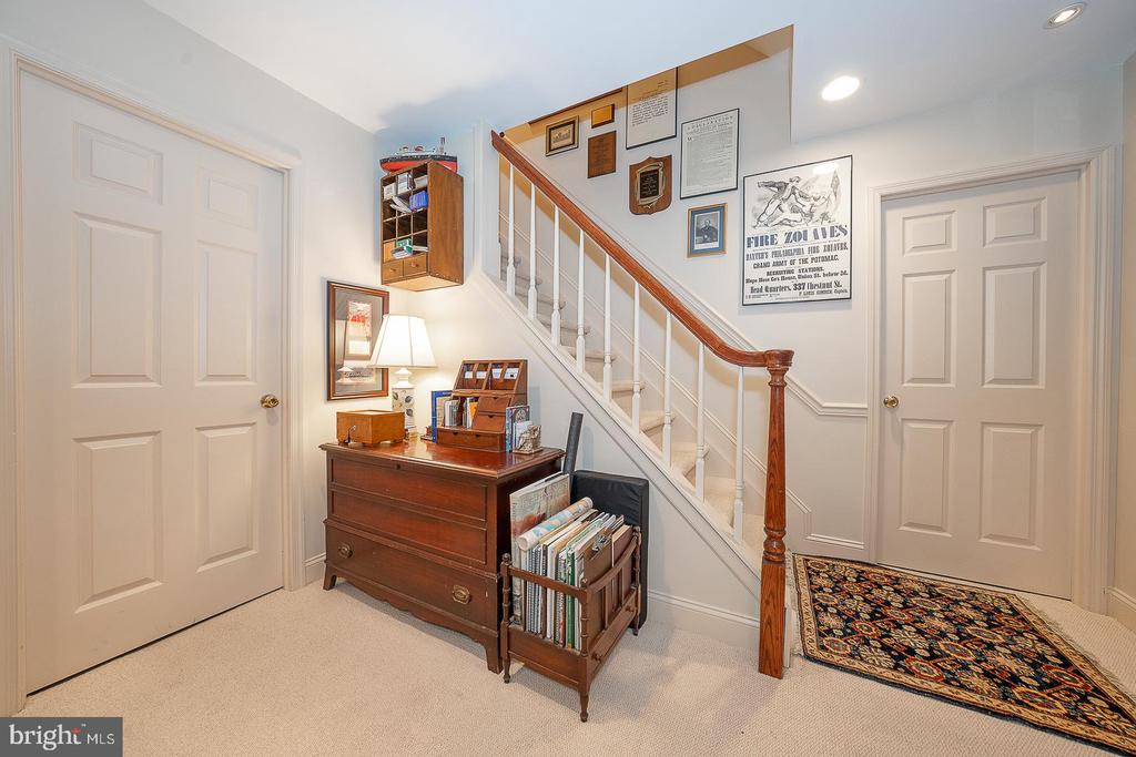 526 FOXWOOD LANE