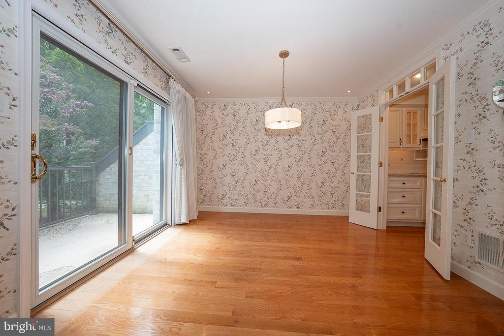 526 FOXWOOD LANE