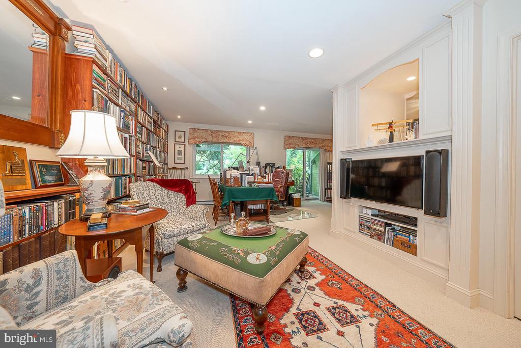 526 FOXWOOD LANE