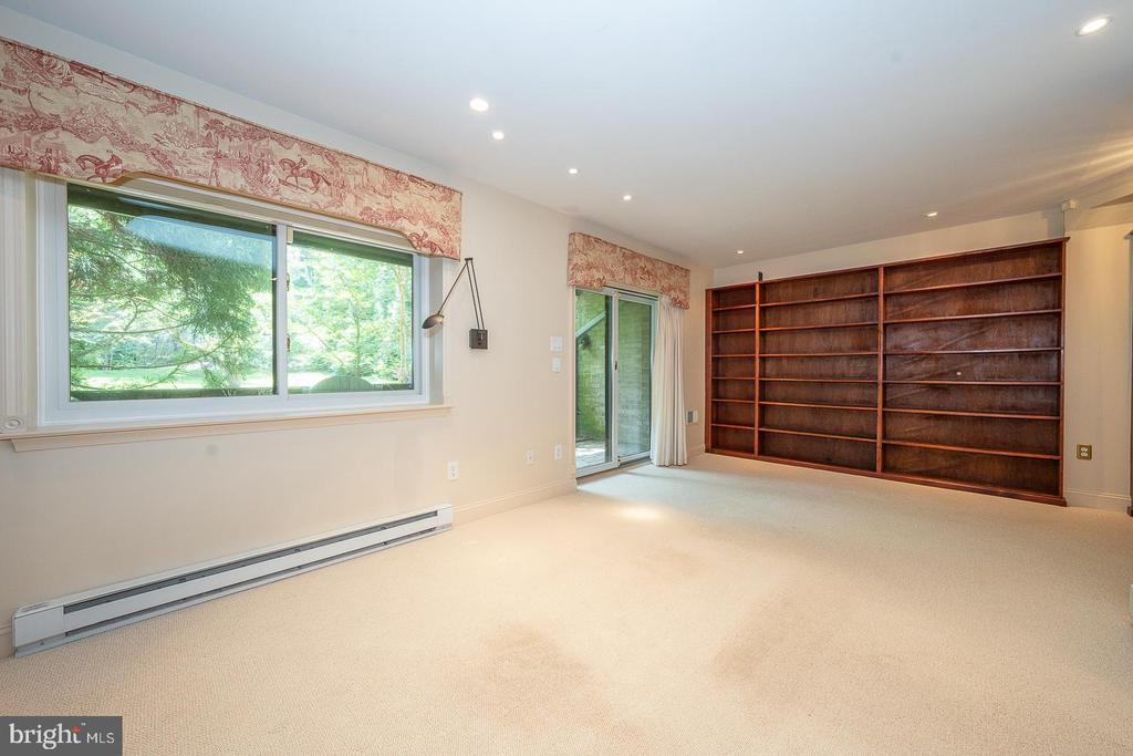 526 FOXWOOD LANE