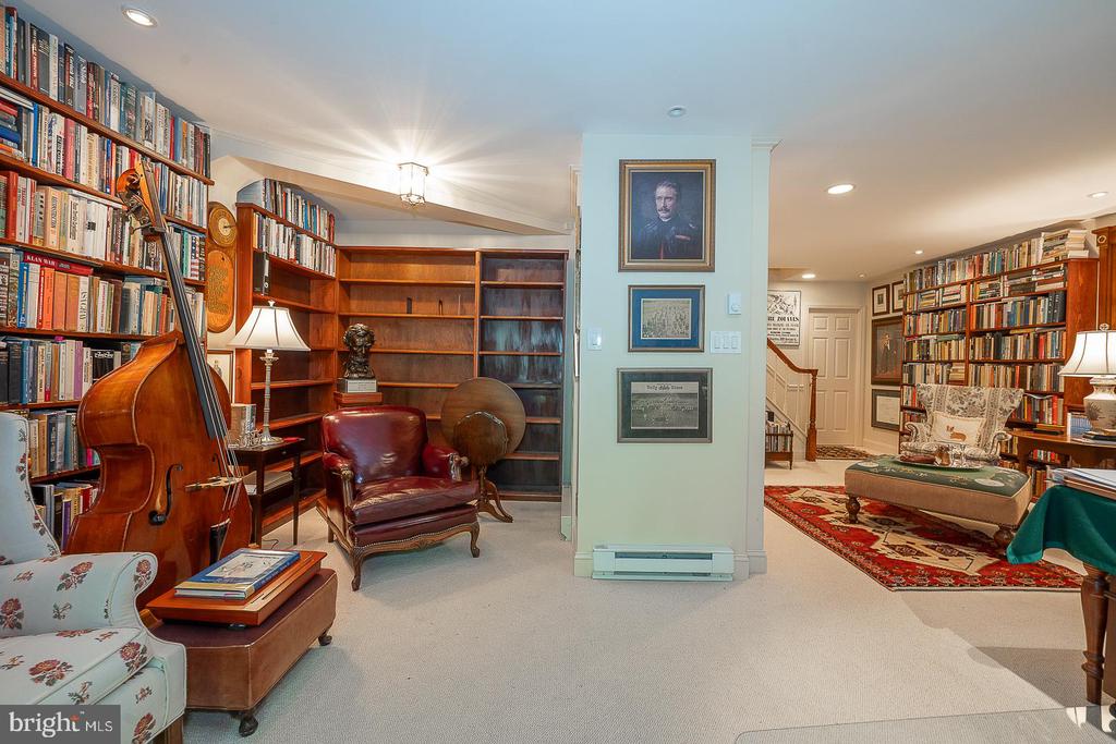 526 FOXWOOD LANE