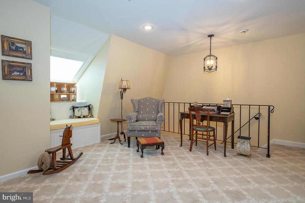 526 FOXWOOD LANE