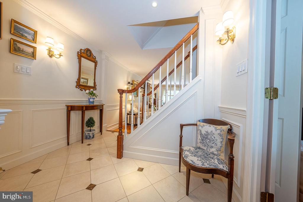 526 FOXWOOD LANE