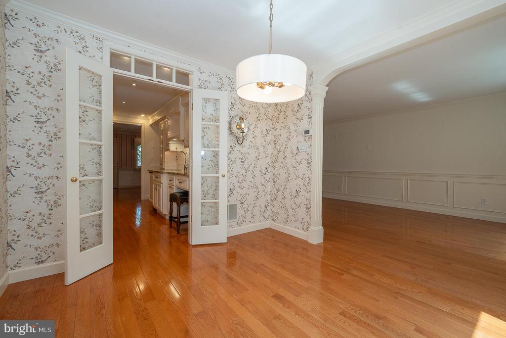 526 FOXWOOD LANE