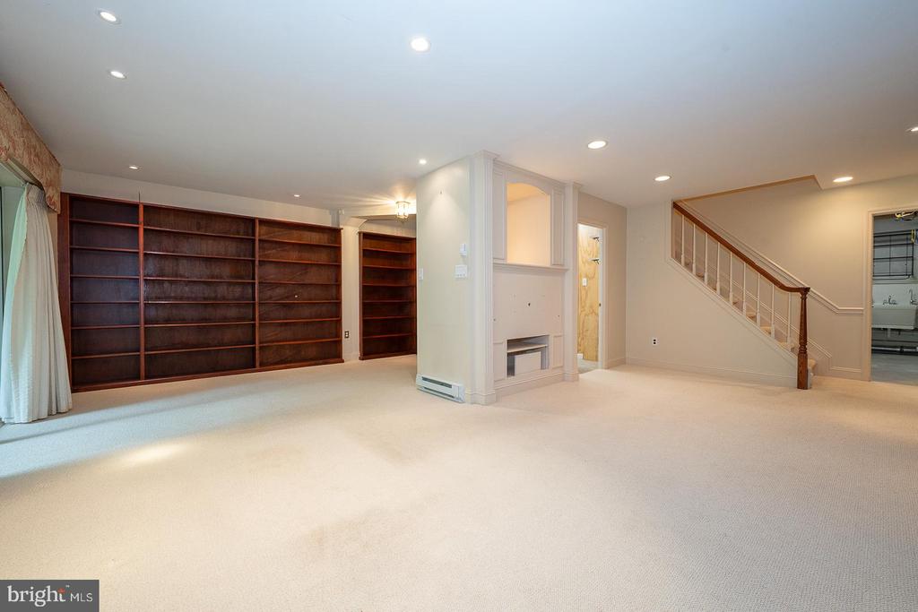 526 FOXWOOD LANE